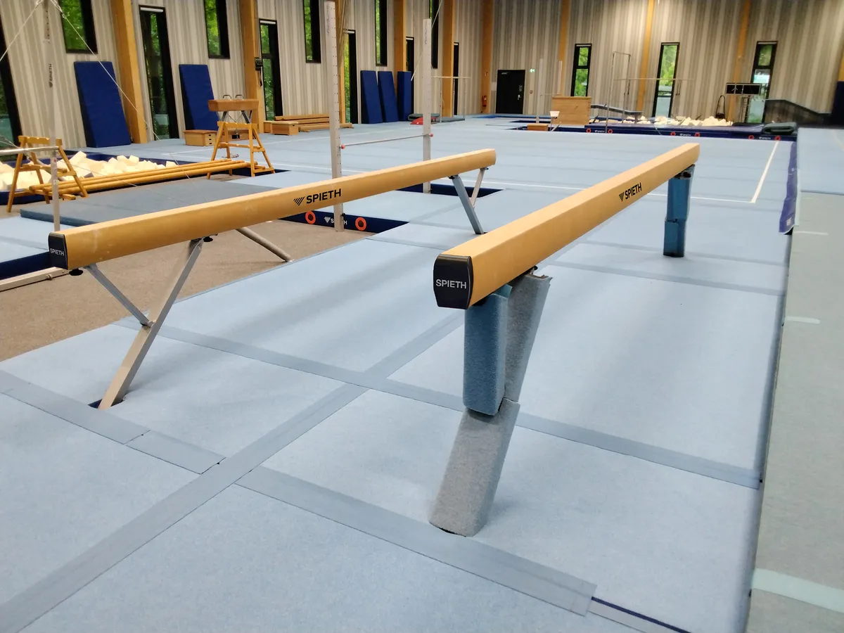 SPIETH – Niedersprungmatte 200x100x20cm Balken (Ausschnitt mittig)